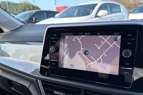 17 of 67 for Volkswagen T-Roc 1.5 TSI Style Euro 6 (s/s) 5dr