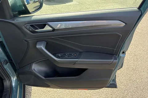 21 of 67 for Volkswagen T-Roc 1.5 TSI Style Euro 6 (s/s) 5dr