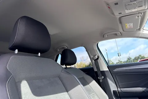 24 of 67 for Volkswagen T-Roc 1.5 TSI Style Euro 6 (s/s) 5dr