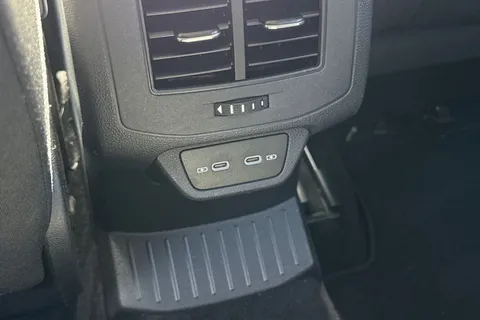 33 of 67 for Volkswagen T-Roc 1.5 TSI Style Euro 6 (s/s) 5dr