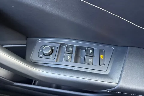 40 of 67 for Volkswagen T-Roc 1.5 TSI Style Euro 6 (s/s) 5dr