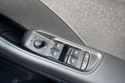 DX68XDN Audi A3 1.6 TDI 30 SE Technik Sportback S Tronic Euro 6 (s/s) 5dr Thumbnail #45