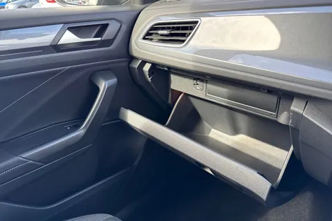 60 of 67 for Volkswagen T-Roc 1.5 TSI Style Euro 6 (s/s) 5dr