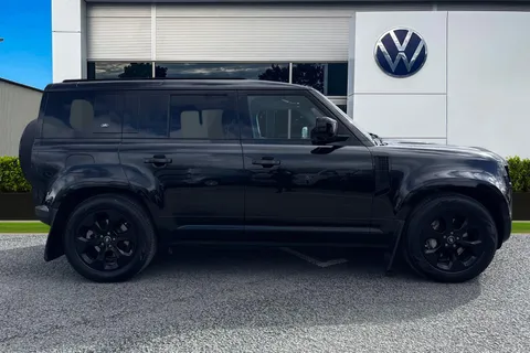 AK23OKE Land Rover Defender 110 2.0 P400e 15.4kWh X-Dynamic SE Auto 4WD Euro 6 (s/s) 5dr Thumbnail #4