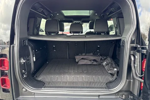 AK23OKE Land Rover Defender 110 2.0 P400e 15.4kWh X-Dynamic SE Auto 4WD Euro 6 (s/s) 5dr Thumbnail #8