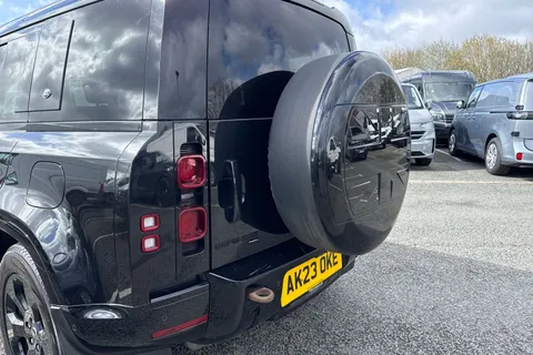 AK23OKE Land Rover Defender 110 2.0 P400e 15.4kWh X-Dynamic SE Auto 4WD Euro 6 (s/s) 5dr Thumbnail #9