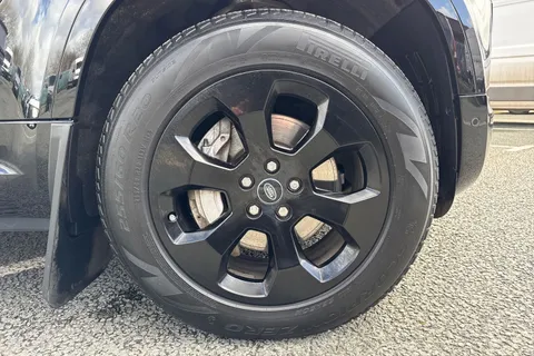 AK23OKE Land Rover Defender 110 2.0 P400e 15.4kWh X-Dynamic SE Auto 4WD Euro 6 (s/s) 5dr Thumbnail #11