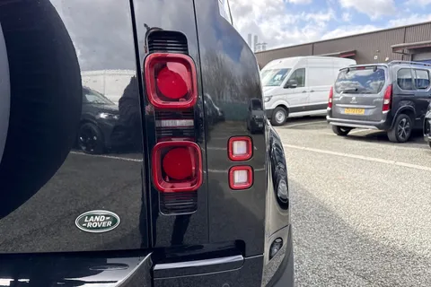 AK23OKE Land Rover Defender 110 2.0 P400e 15.4kWh X-Dynamic SE Auto 4WD Euro 6 (s/s) 5dr Thumbnail #27