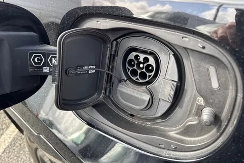 AK23OKE Land Rover Defender 110 2.0 P400e 15.4kWh X-Dynamic SE Auto 4WD Euro 6 (s/s) 5dr Thumbnail #35