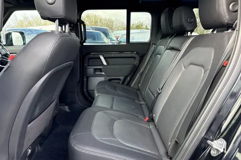 AK23OKE Land Rover Defender 110 2.0 P400e 15.4kWh X-Dynamic SE Auto 4WD Euro 6 (s/s) 5dr Thumbnail #36