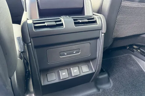 AK23OKE Land Rover Defender 110 2.0 P400e 15.4kWh X-Dynamic SE Auto 4WD Euro 6 (s/s) 5dr Thumbnail #38