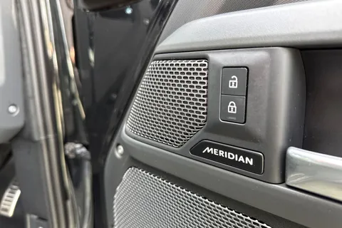 AK23OKE Land Rover Defender 110 2.0 P400e 15.4kWh X-Dynamic SE Auto 4WD Euro 6 (s/s) 5dr Thumbnail #42