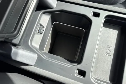 AK23OKE Land Rover Defender 110 2.0 P400e 15.4kWh X-Dynamic SE Auto 4WD Euro 6 (s/s) 5dr Thumbnail #47