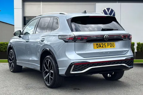 DA25PDU Volkswagen Tiguan 1.5 TSI 272 eHybrid R-Line 5dr DSG Thumbnail #3