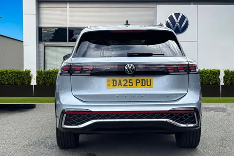 DA25PDU Volkswagen Tiguan 1.5 TSI 272 eHybrid R-Line 5dr DSG Thumbnail #5