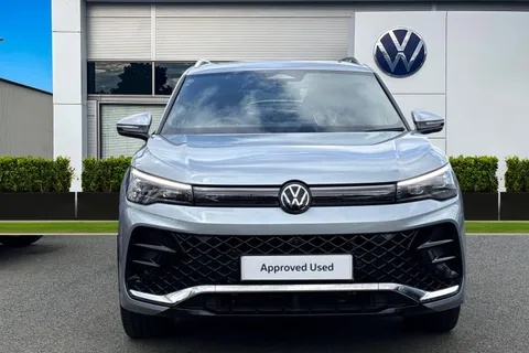DA25PDU Volkswagen Tiguan 1.5 TSI 272 eHybrid R-Line 5dr DSG Thumbnail #7