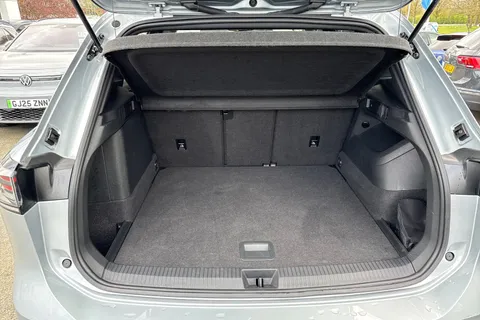 DA25PDU Volkswagen Tiguan 1.5 TSI 272 eHybrid R-Line 5dr DSG Thumbnail #8