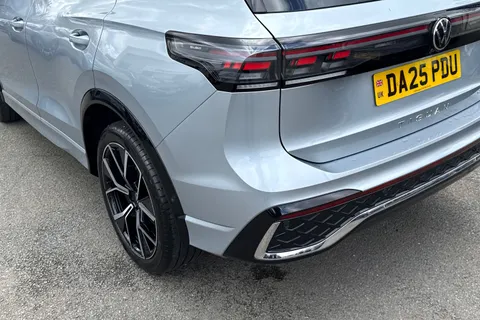 DA25PDU Volkswagen Tiguan 1.5 TSI 272 eHybrid R-Line 5dr DSG Thumbnail #9