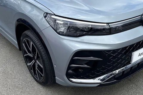 DA25PDU Volkswagen Tiguan 1.5 TSI 272 eHybrid R-Line 5dr DSG Thumbnail #10