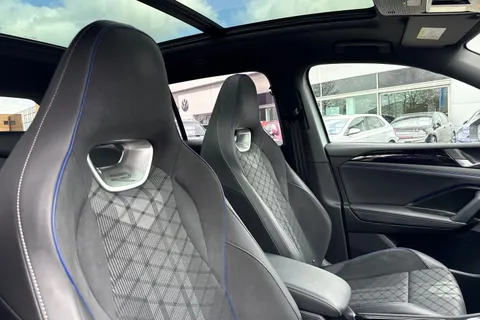 DA25PDU Volkswagen Tiguan 1.5 TSI 272 eHybrid R-Line 5dr DSG Thumbnail #25