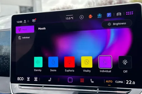 DA25PDU Volkswagen Tiguan 1.5 TSI 272 eHybrid R-Line 5dr DSG Thumbnail #31