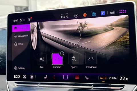 DA25PDU Volkswagen Tiguan 1.5 TSI 272 eHybrid R-Line 5dr DSG Thumbnail #34