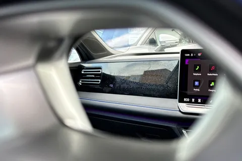 DA25PDU Volkswagen Tiguan 1.5 TSI 272 eHybrid R-Line 5dr DSG Thumbnail #43