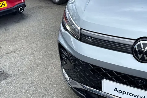 DA25PDU Volkswagen Tiguan 1.5 TSI 272 eHybrid R-Line 5dr DSG Thumbnail #45