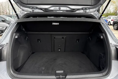 MM72KNU Volkswagen Golf 1.5 TSI R-Line 5dr **18' BERGAMO ALLOYS** Thumbnail #7