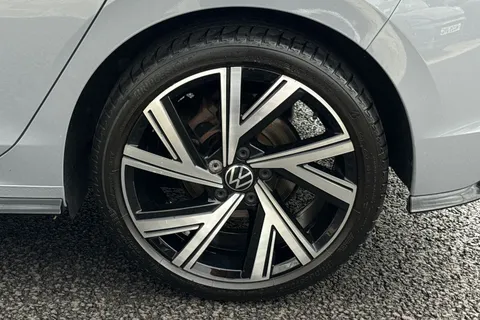 MM72KNU Volkswagen Golf 1.5 TSI R-Line 5dr **18' BERGAMO ALLOYS** Thumbnail #10