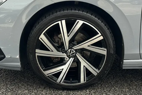 MM72KNU Volkswagen Golf 1.5 TSI R-Line 5dr **18' BERGAMO ALLOYS** Thumbnail #11