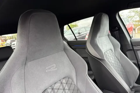 MM72KNU Volkswagen Golf 1.5 TSI R-Line 5dr **18' BERGAMO ALLOYS** Thumbnail #24