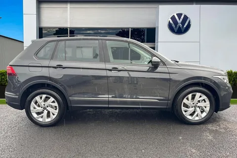 3 of 44 for VOLKSWAGEN TIGUAN LIFE TSI PHEV S-A