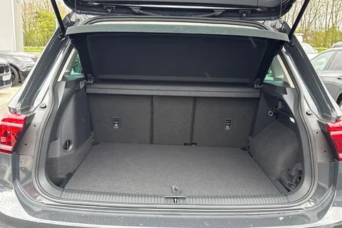 6 of 44 for VOLKSWAGEN TIGUAN LIFE TSI PHEV S-A