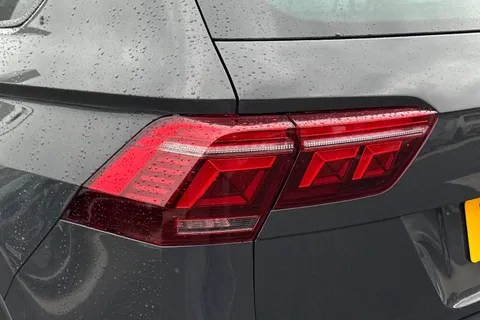 7 of 44 for VOLKSWAGEN TIGUAN LIFE TSI PHEV S-A