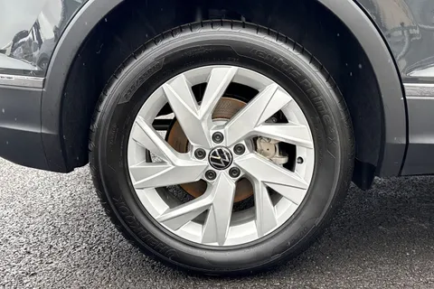 9 of 44 for VOLKSWAGEN TIGUAN LIFE TSI PHEV S-A