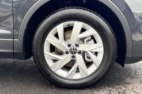 10 of 44 for VOLKSWAGEN TIGUAN LIFE TSI PHEV S-A