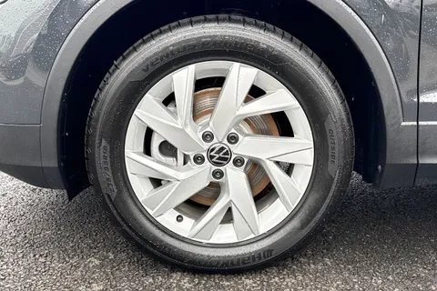 11 of 44 for VOLKSWAGEN TIGUAN LIFE TSI PHEV S-A