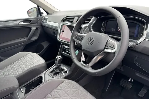 13 of 44 for VOLKSWAGEN TIGUAN LIFE TSI PHEV S-A