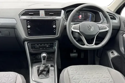 17 of 44 for VOLKSWAGEN TIGUAN LIFE TSI PHEV S-A