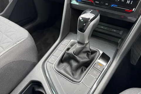 34 of 44 for VOLKSWAGEN TIGUAN LIFE TSI PHEV S-A