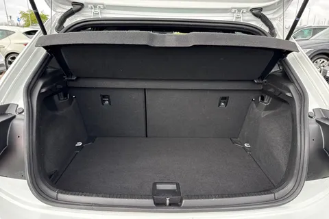 MK24NCX Volkswagen Polo 1.0 TSI R-Line 5dr **17' BERGAMO ALLOYS, HEATED SEATS, BLACK STYLE PACK** Thumbnail #8