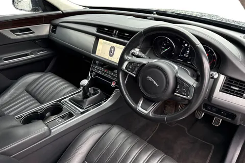 14 of 39 for Jaguar XF 2.0d Portfolio Sportbrake Euro 6 (s/s) 5dr