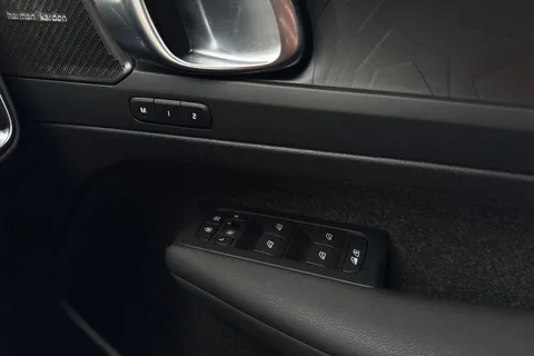 SY72GXT Volvo Xc40 1.5h T5 Recharge 10.7kWh Ultimate Dark Auto Euro 6 (s/s) 5dr Thumbnail #19