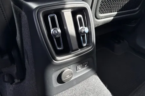 SY72GXT Volvo Xc40 1.5h T5 Recharge 10.7kWh Ultimate Dark Auto Euro 6 (s/s) 5dr Thumbnail #27