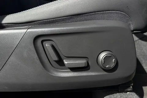 SY72GXT Volvo Xc40 1.5h T5 Recharge 10.7kWh Ultimate Dark Auto Euro 6 (s/s) 5dr Thumbnail #35