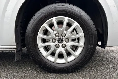 DG75BXE Volkswagen Transporter 2.0 TDI 110 Commerce Pro Van Thumbnail #10
