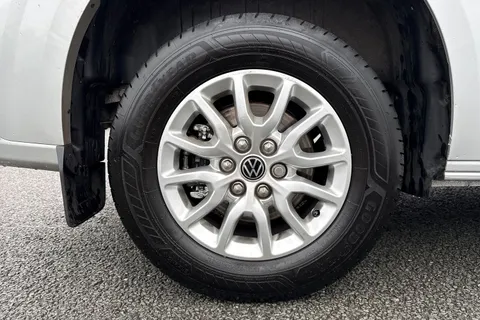 DG75BXE Volkswagen Transporter 2.0 TDI 110 Commerce Pro Van Thumbnail #11