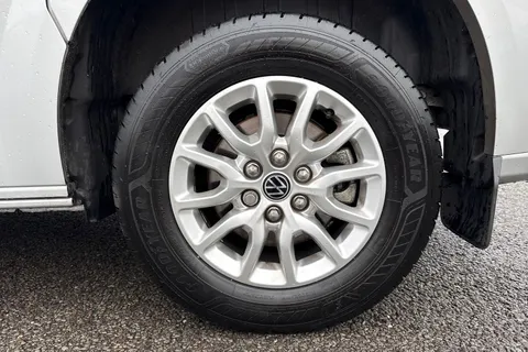 DG75BXE Volkswagen Transporter 2.0 TDI 110 Commerce Pro Van Thumbnail #12