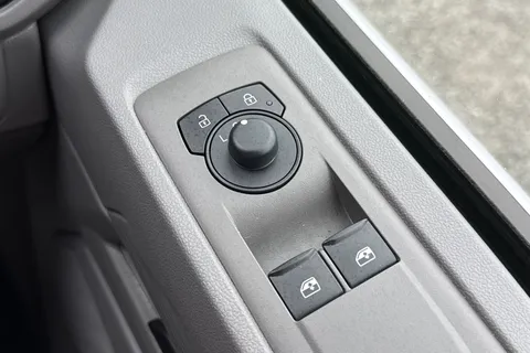 RF25XMS Volkswagen Transporter 2.0 TDI 110 Commerce Plus Van Thumbnail #39